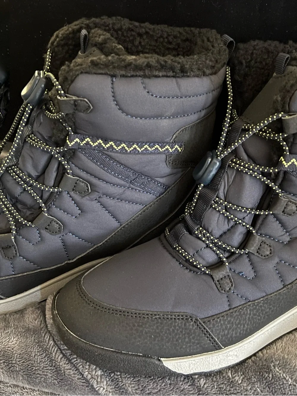 Merrell Boys Size 6 Snow Crush Waterproof Winter Boots Sherpa Lining. NWT/Box.